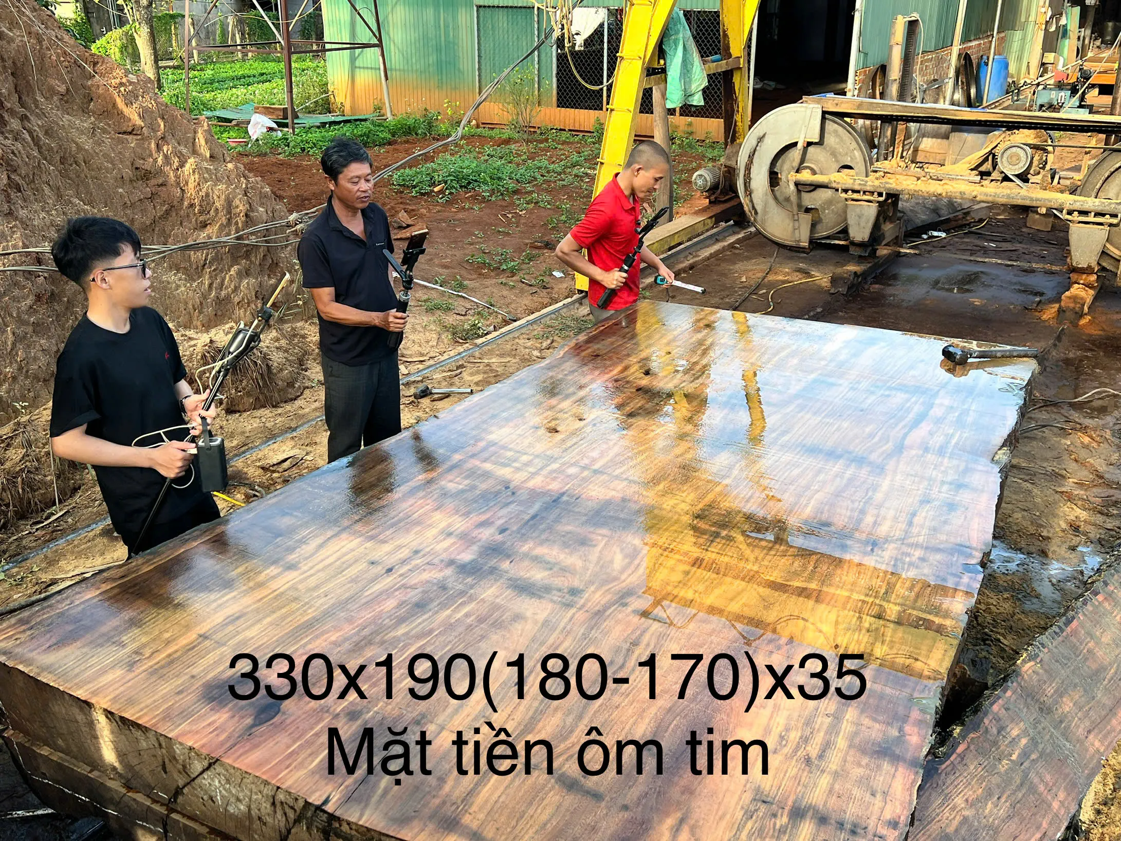 Tấm 4 Lim Xanh mặt tiền ôm tim 330x190x35