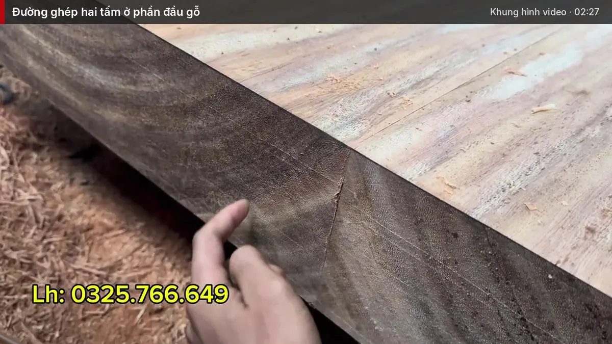 Đường ghép hai tấm ở phần đầu gỗ