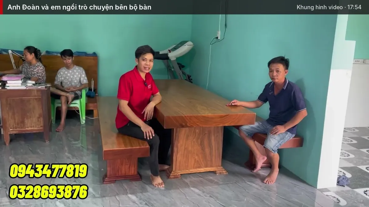 Anh Đoàn và em xưởng ngồi trò chuyện sau khi lắp đặt xong Anh Đoàn và em xưởng ngồi trò chuyện sau khi lắp đặt xong