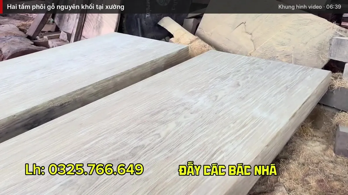 Hai tấm phôi gỗ nguyên khối tại xưởng Hai tấm phôi gỗ nguyên khối tại xưởng
