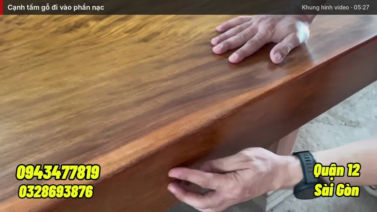 Cạnh tấm gỗ đi vào phần nạc Cạnh tấm gỗ đi vào phần nạc